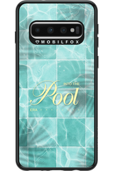 Into the Pool - Samsung Galaxy S10
