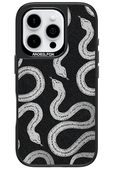 Moon Snakes Leather 2.0 - Apple iPhone 16 Pro