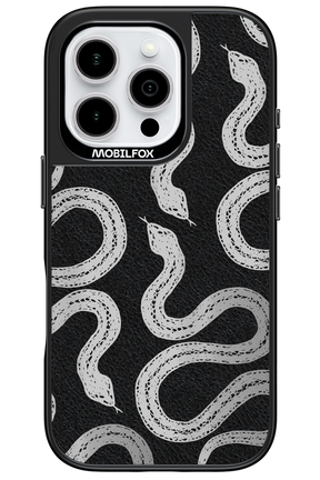 Moon Snakes Leather 2.0 - Apple iPhone 16 Pro